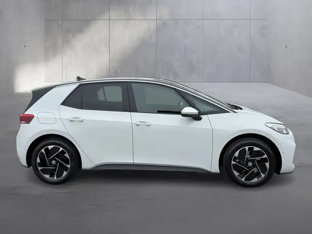Volkswagen Id.3 view 6