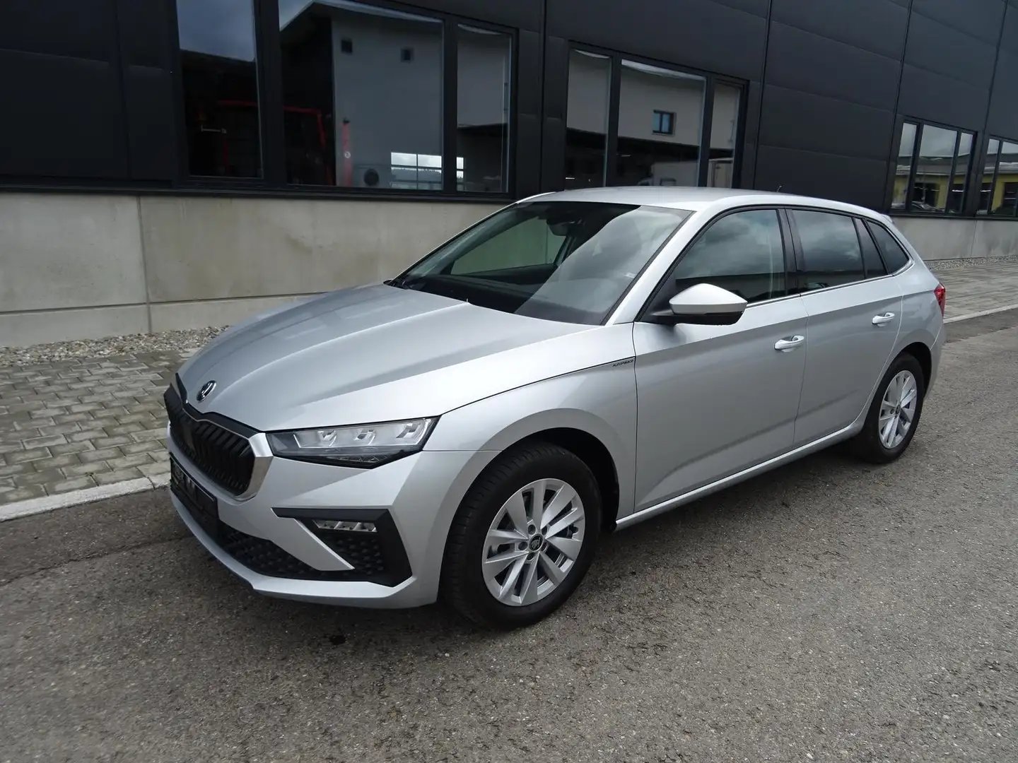 Skoda Scala 1.5 TSI DSG Top Selection /PDC/ACC/SHZ/APP Silber - 2