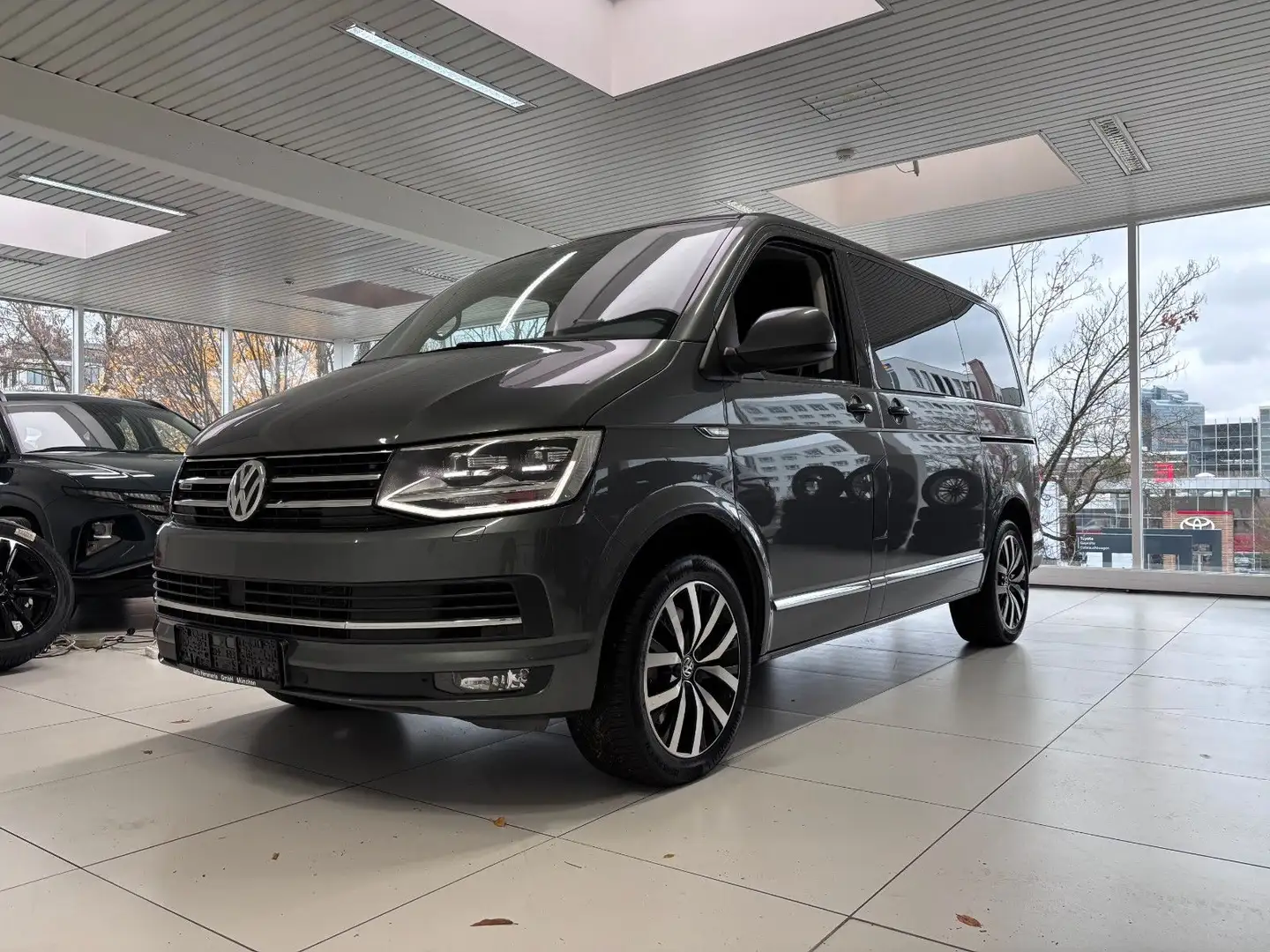 Volkswagen T6 Transporter Caravelle Highline 4Motion, AHK, Gris - 1