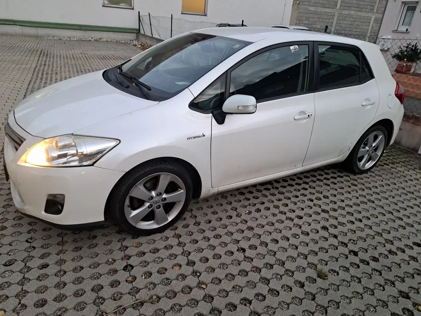 Toyota Auris 1,8 VVT-i Hybrid Premium - 2