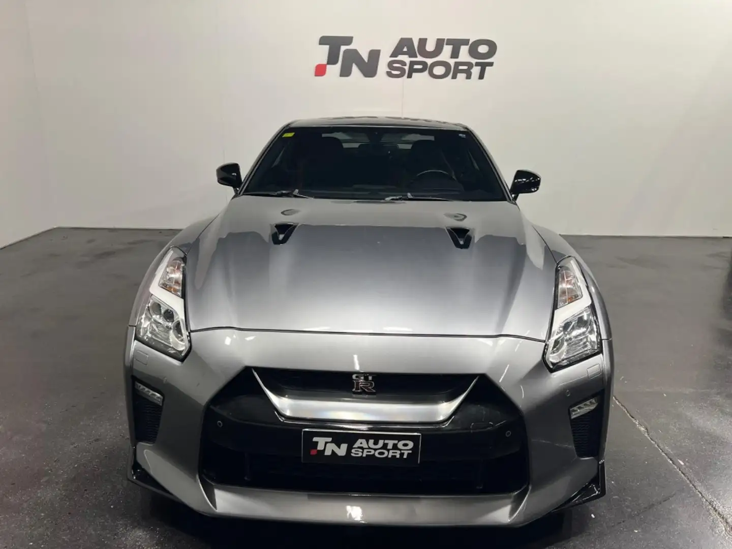 Nissan GT-R 3.8 V6 570 Black Edition Aut. Grau - 2