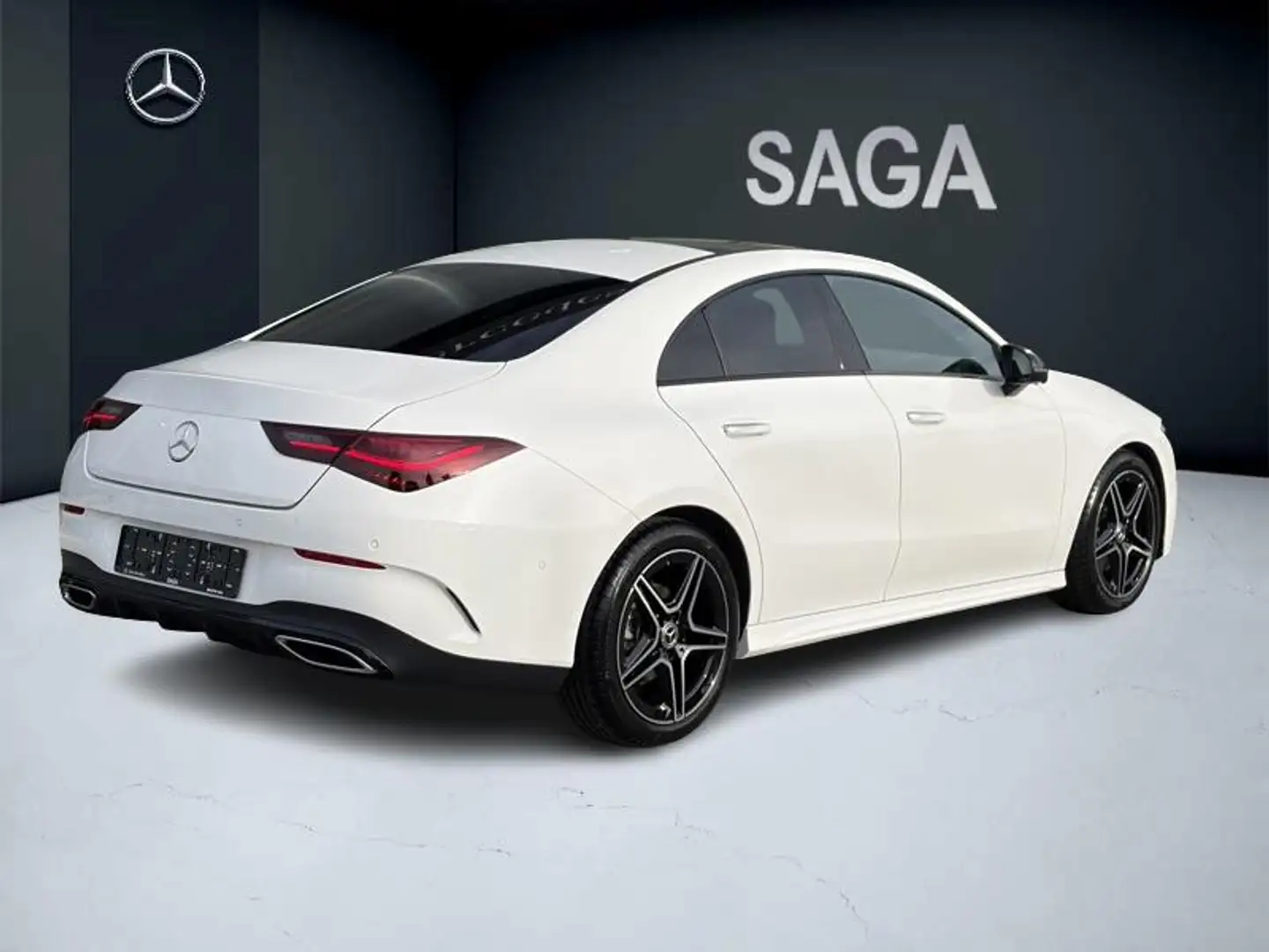 Mercedes-Benz CLA 180 Coupé AMG Pack Night Pano Wit - 2