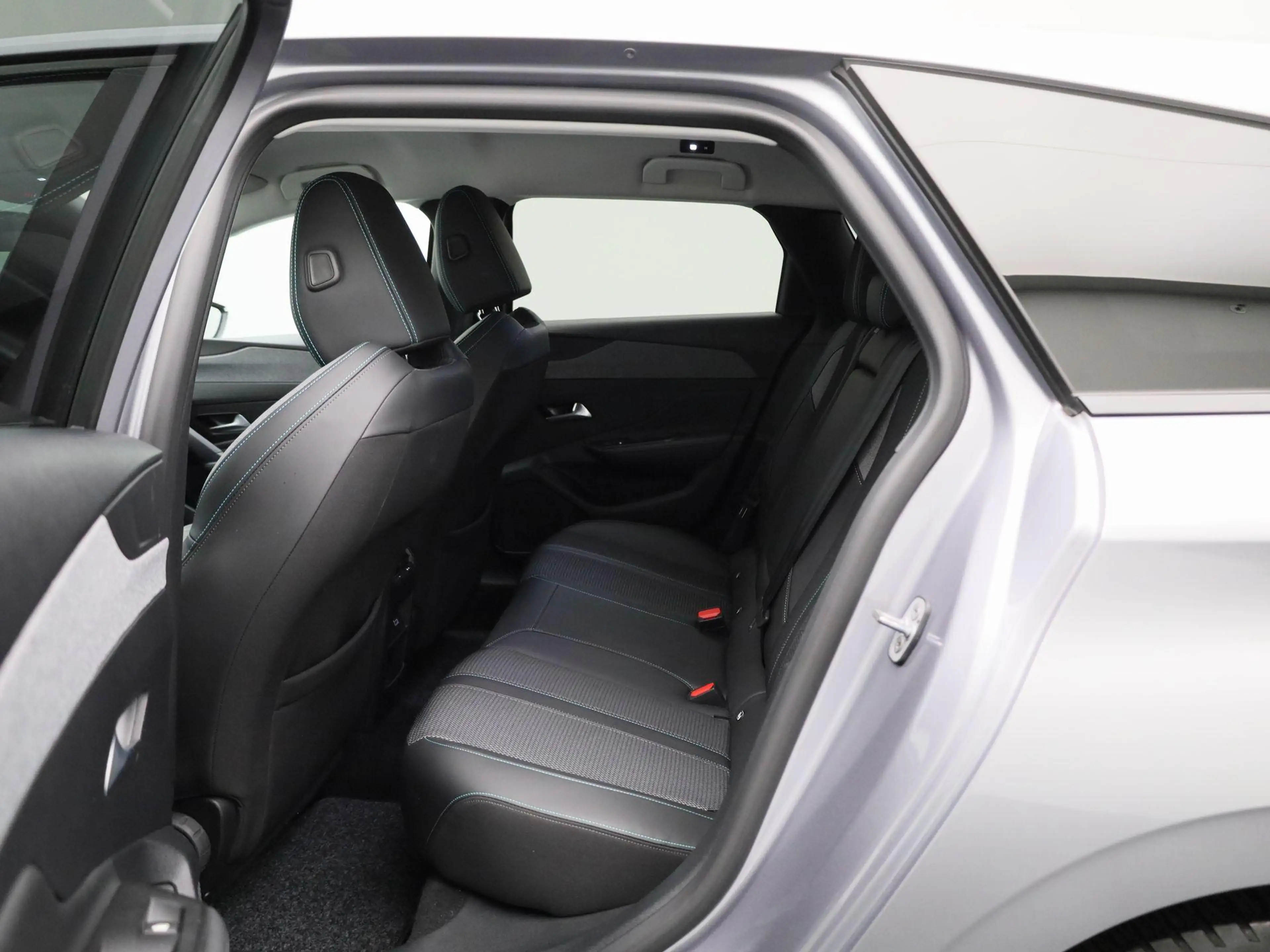 Peugeot 308 SW 1.2 PureTech 130 S&S EAT8 Active Pack — photo 14