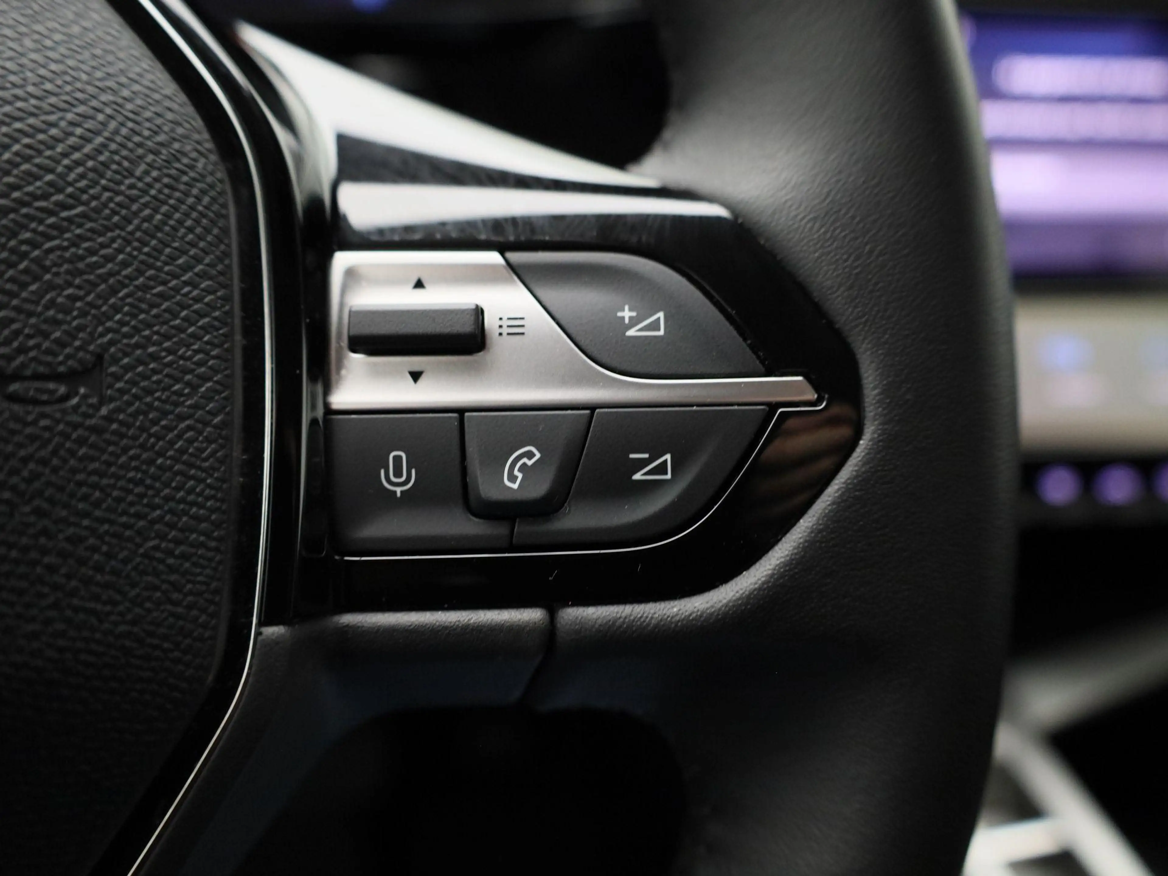 Peugeot 308 SW 1.2 PureTech 130 S&S EAT8 Active Pack — photo 4