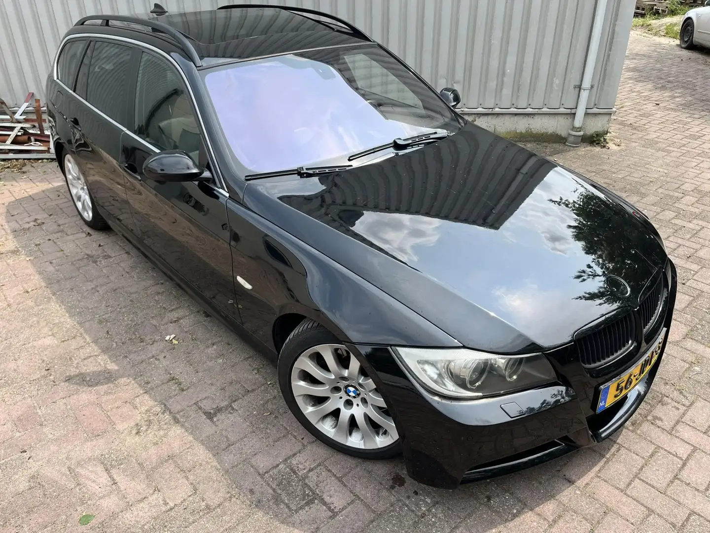 BMW 330 3-serie Touring 330i Executive Pano-dak Xenon Černá - 2