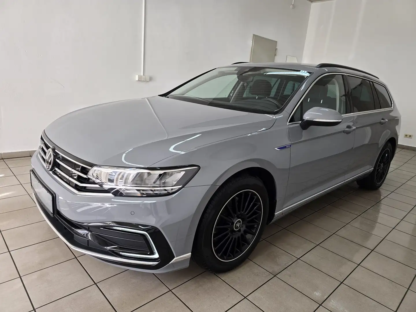 Volkswagen Passat Variant GTE LED Virtual Navi HuD Massage Kamera AHK AppC. Grau - 1