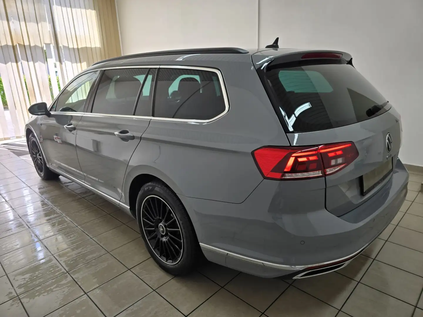 Volkswagen Passat Variant GTE LED Virtual Navi HuD Massage Kamera AHK AppC. Grau - 2