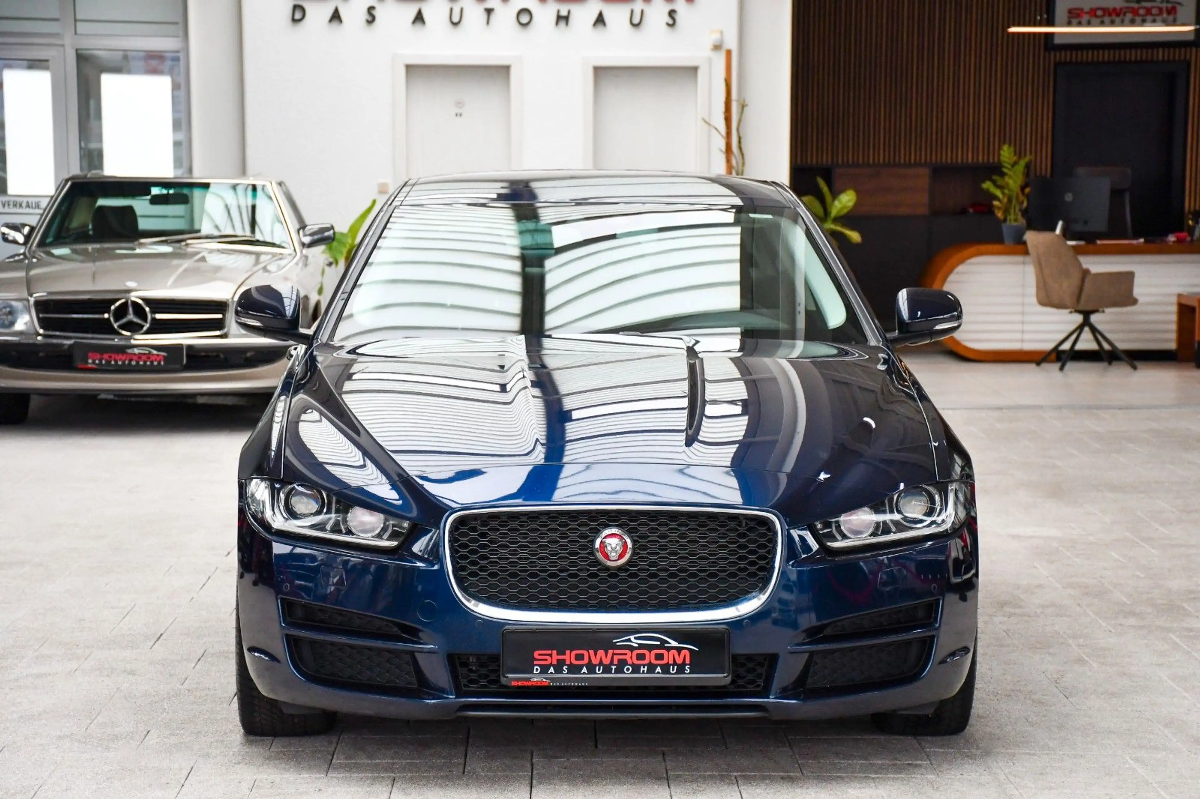 Jaguar XE Prestige Navi Bluetooth Shz Komfort-P. 75tkm! — photo 5