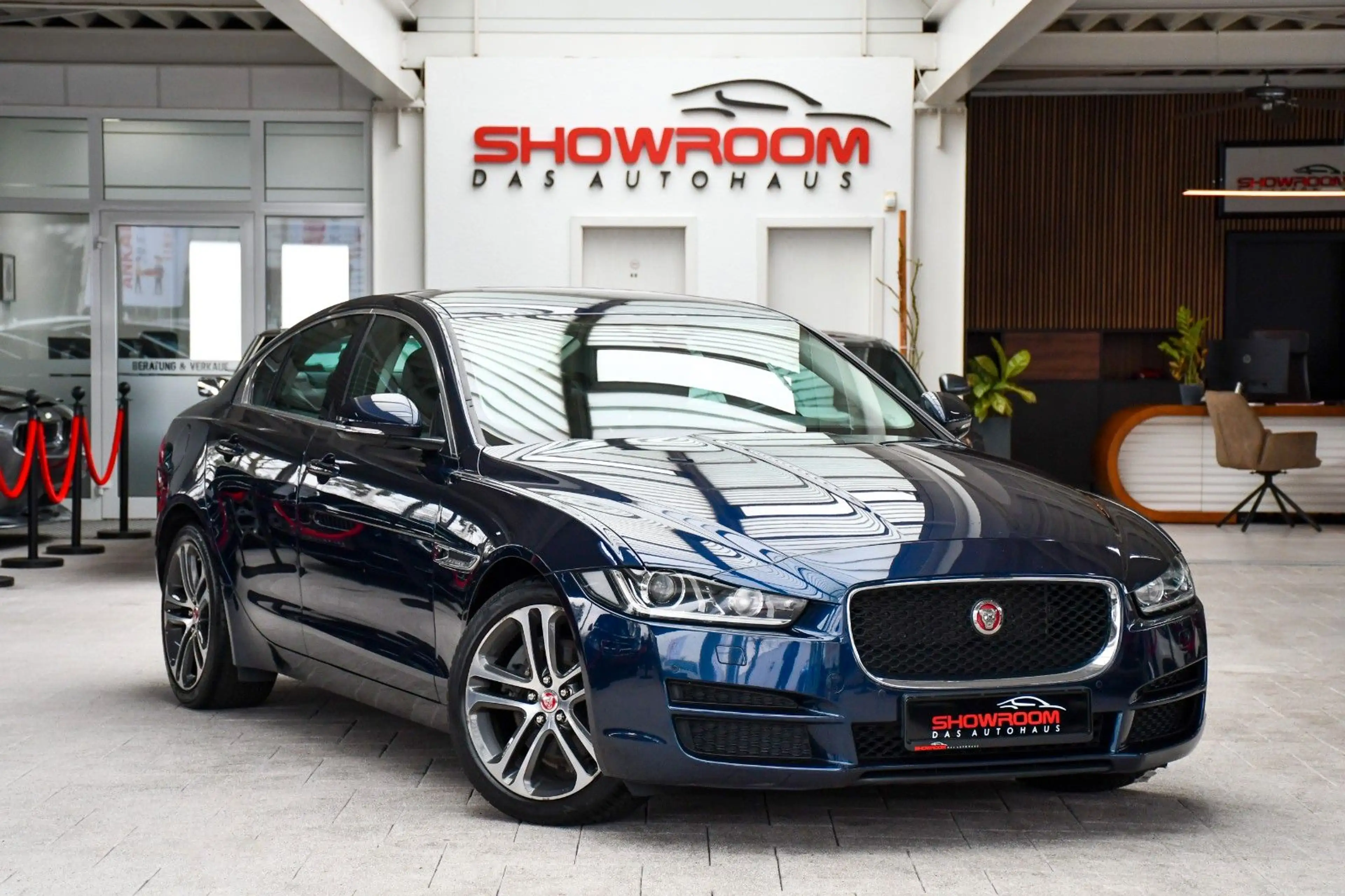 Jaguar XE Prestige Navi Bluetooth Shz Komfort-P. 75tkm! — photo 3