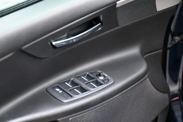 Jaguar Xe view 8