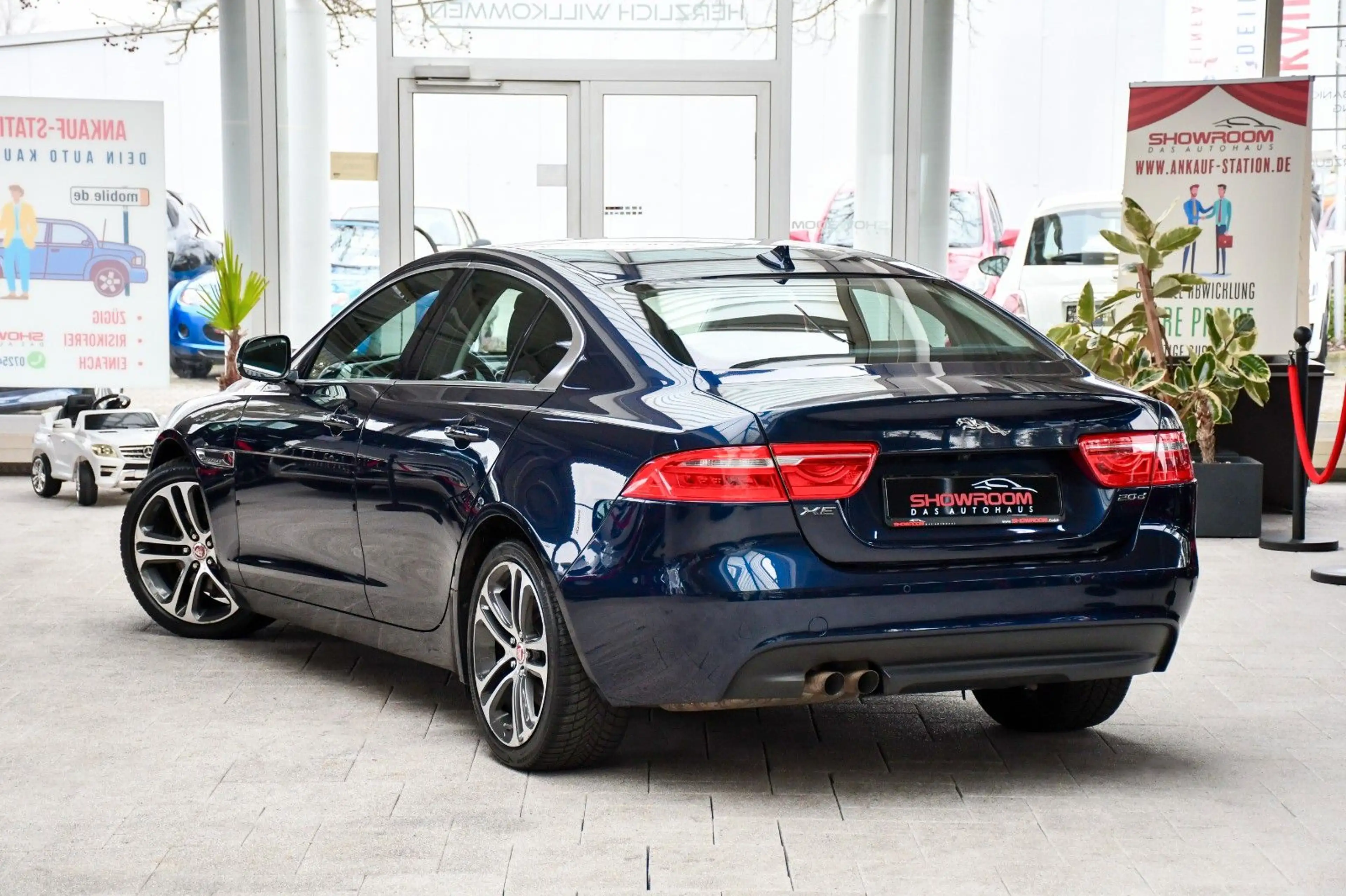 Jaguar XE Prestige Navi Bluetooth Shz Komfort-P. 75tkm! — photo 4