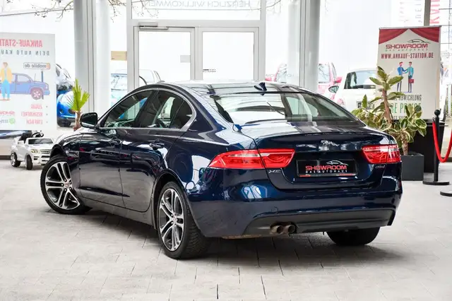 Jaguar Xe view 4