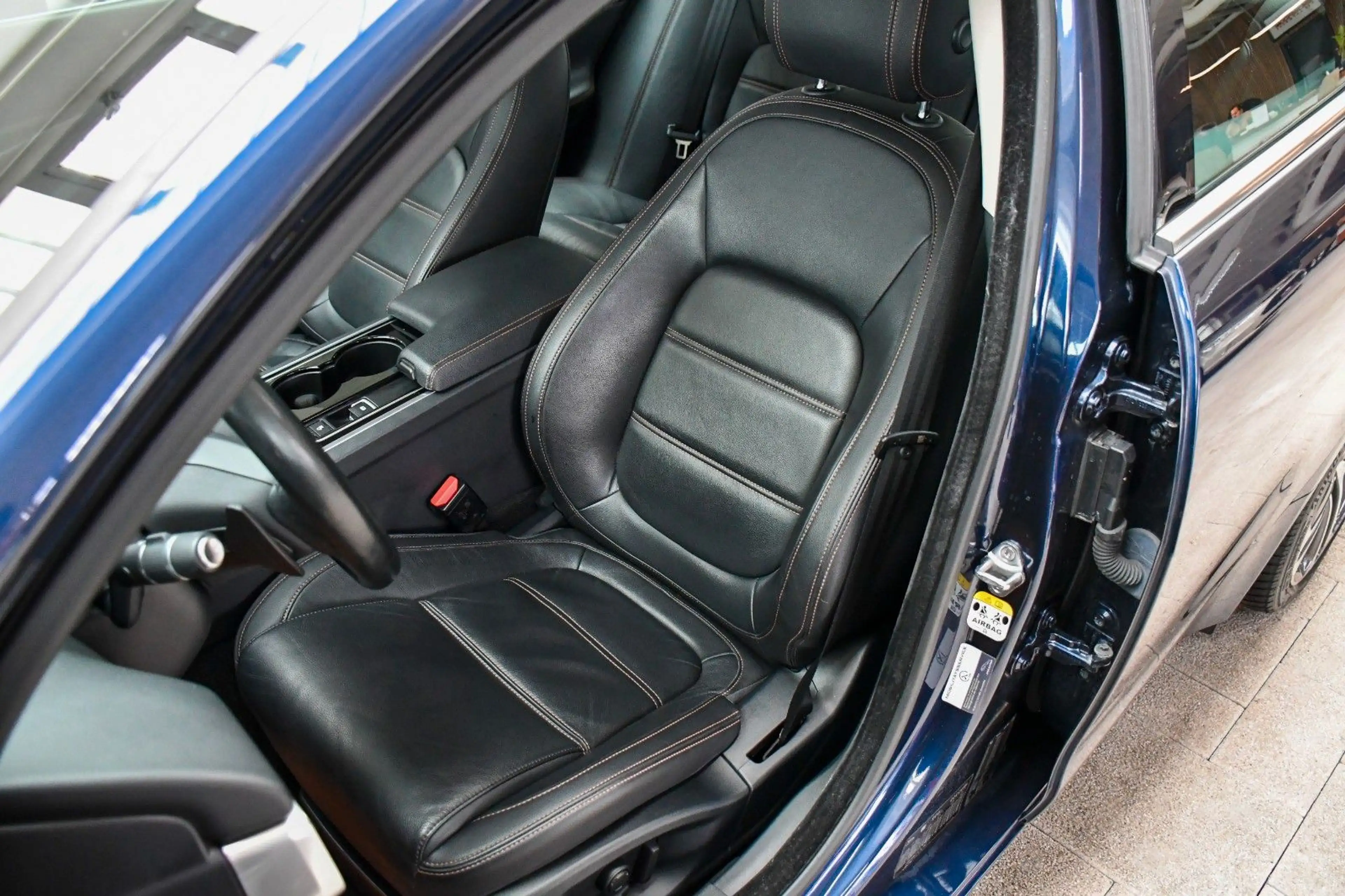 Jaguar XE Prestige Navi Bluetooth Shz Komfort-P. 75tkm! — photo 10