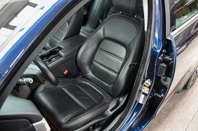 Jaguar Xe view 10