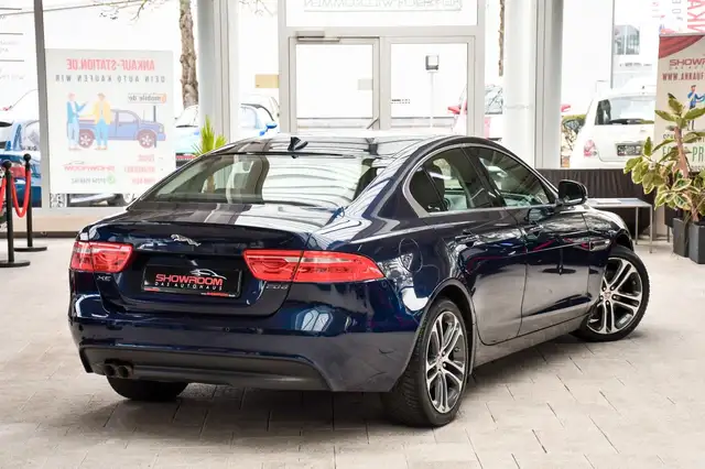 Jaguar Xe view 2