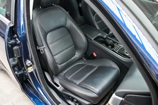 Jaguar Xe view 11