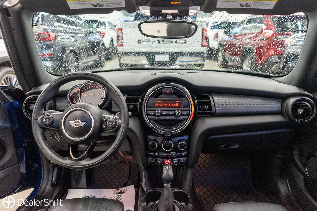 MINI Cooper Convertible снимка MINI Cooper Convertible