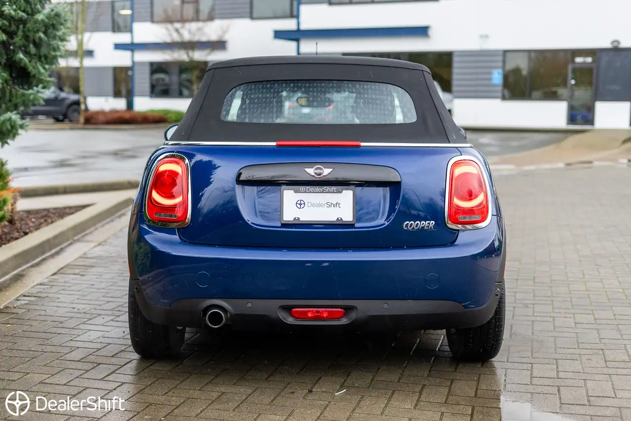 MINI Cooper Convertible снимка MINI Cooper Convertible