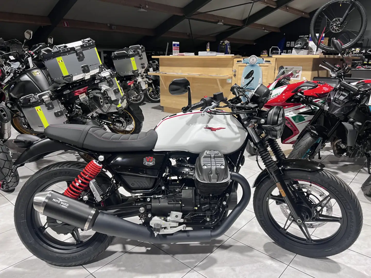 Moto Guzzi V 7 STONE TEN Wit - 1