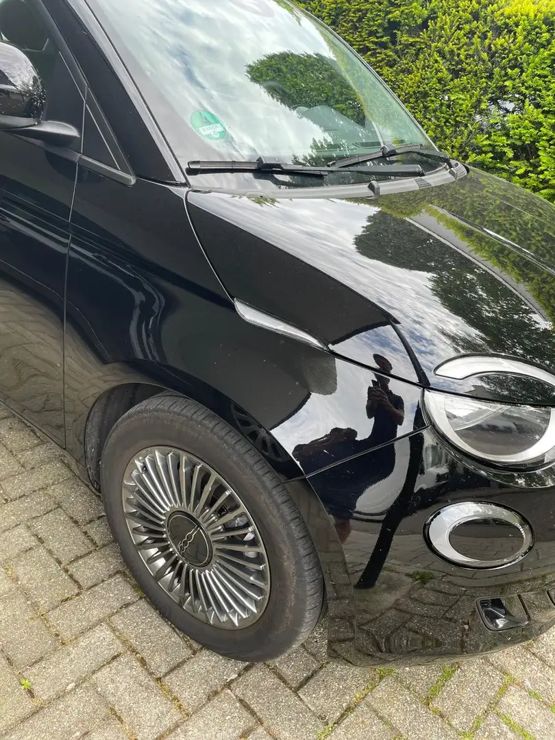 Fiat 500e 42 kWh ICON Zwart - 1