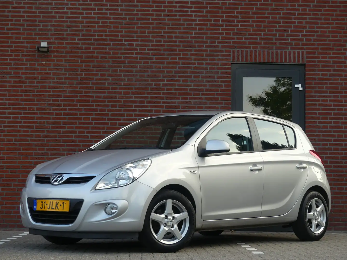 Hyundai i20 1.4i DynamicVersion / Airco Grijs - 1