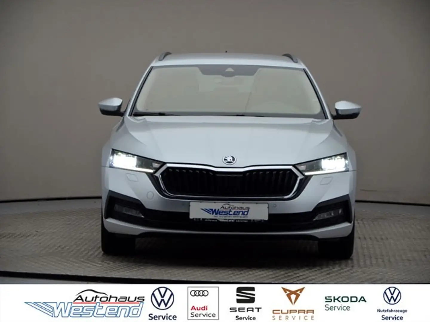 Skoda Octavia Combi Ambition Clever 2.0l TDI 110kW DSG Navi LED Silber - 1