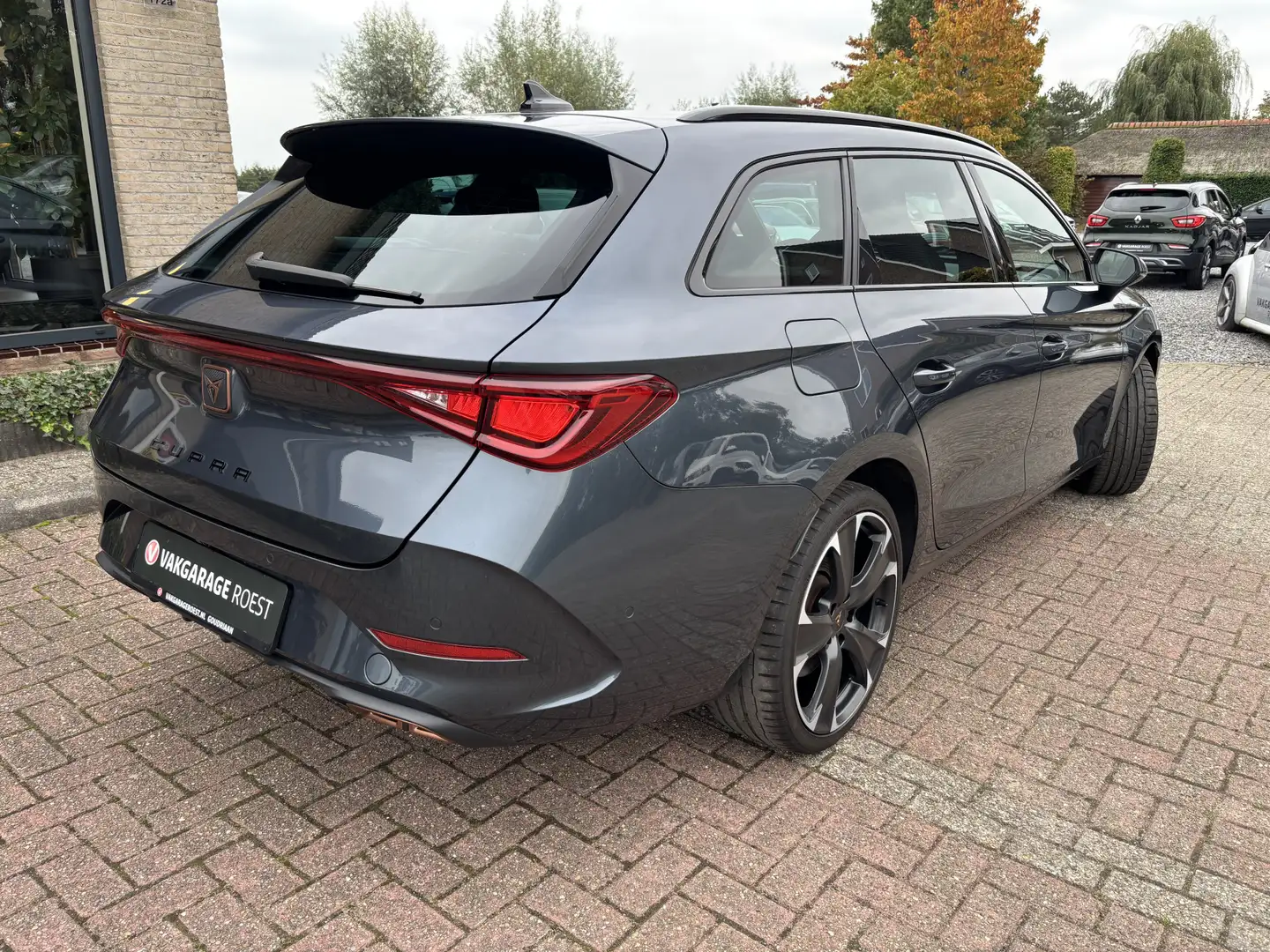 CUPRA Leon Sportstourer 1.4 e-Hybrid VZ Automaat Adrenaline F Gris - 2