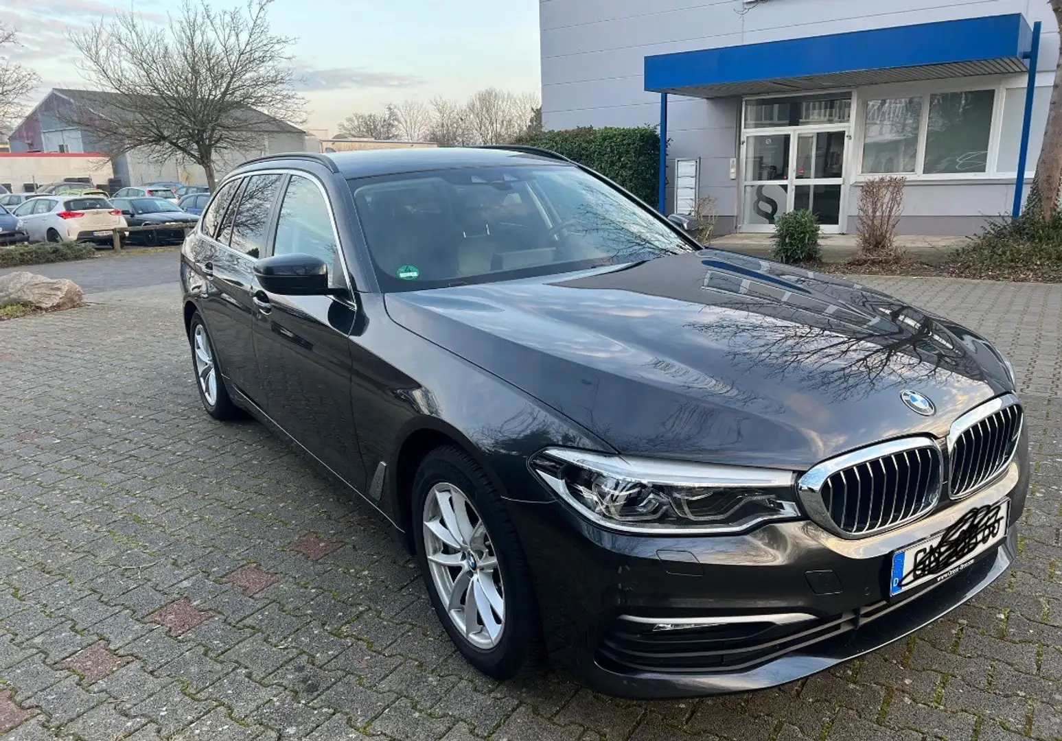 BMW 530 530d Touring Aut. Sport MwSt. Auswe. BMW GARANTIE - 1