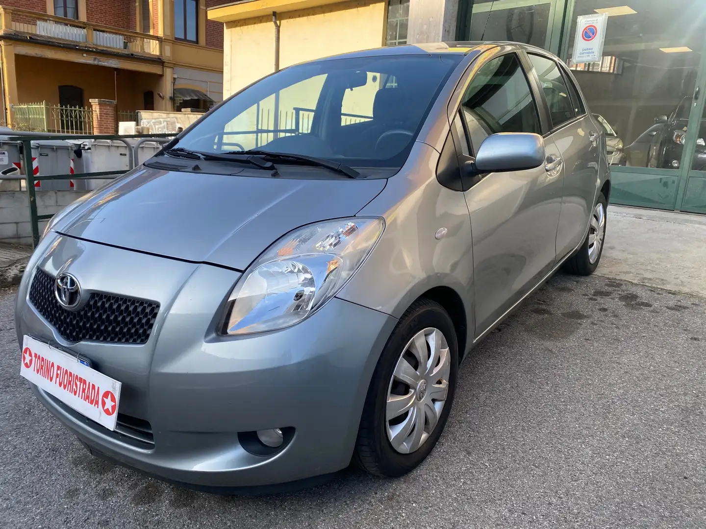 Toyota Yaris Yaris II 2005 5p 1.3 Navy Grau - 1