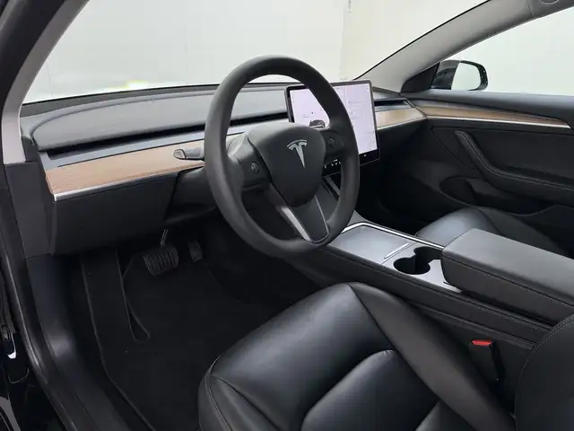 Tesla Model 3 view 10