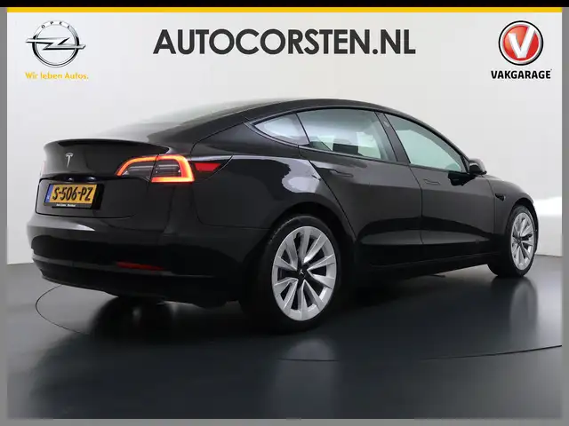 Tesla Model 3 view 5