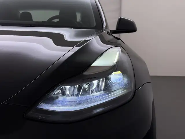 Tesla Model 3 view 25