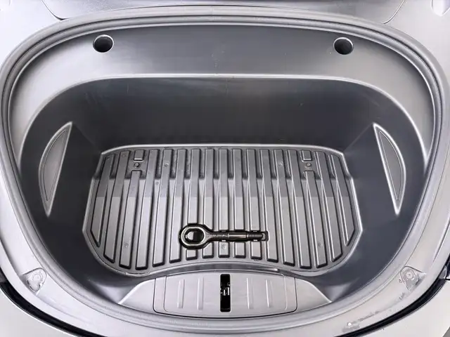 Tesla Model 3 view 23