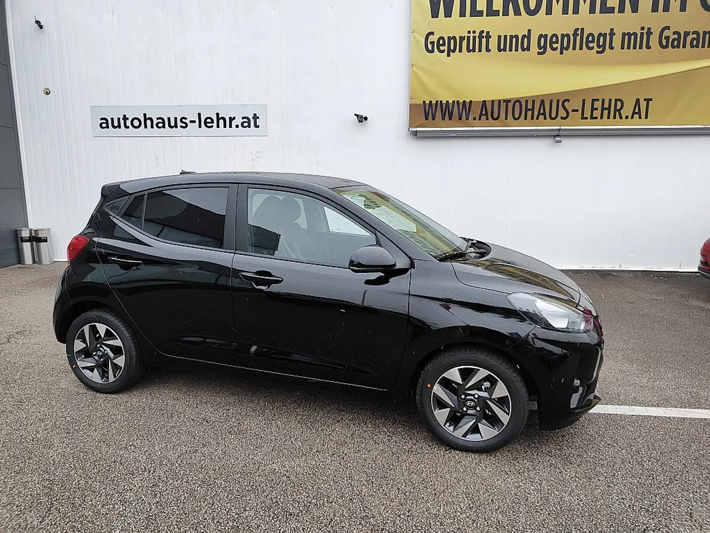Hyundai i10 GO PLUS / 15.790,- bei Leasing u. Versicherung Schwarz - 2