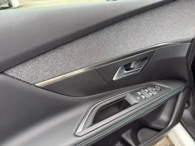 Peugeot 3008 view 11
