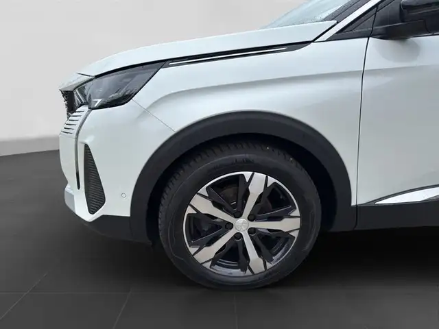 Peugeot 3008 view 4