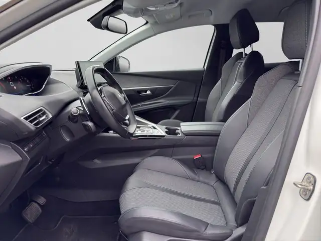 Peugeot 3008 view 5