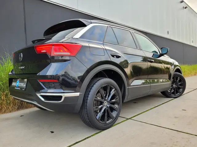 Volkswagen T-Roc view 5