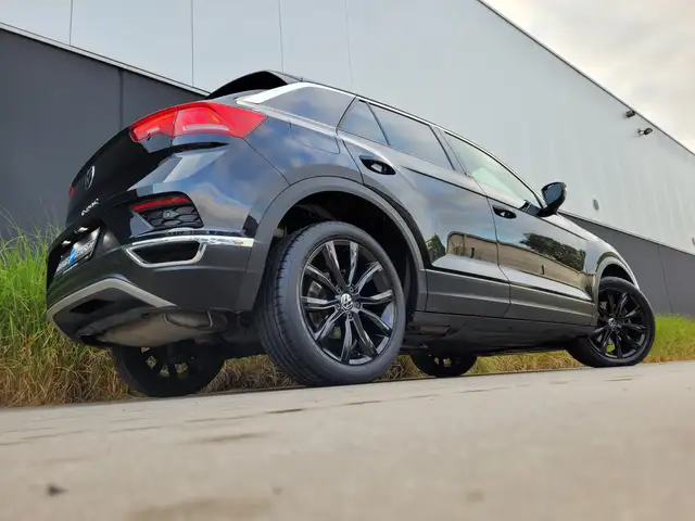 Volkswagen T-Roc view 4
