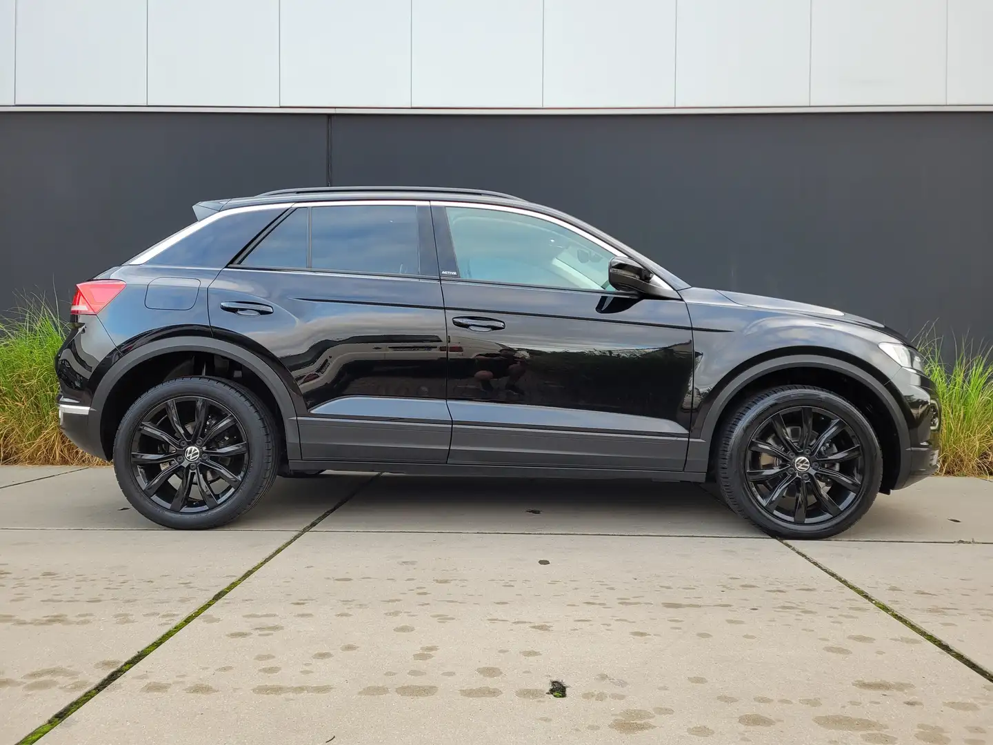 Volkswagen T-Roc 2.0 TDI SCR DSG *ACTIVE*VIRTUAL COCKPIT*ACC*CAMERA Schwarz - 2