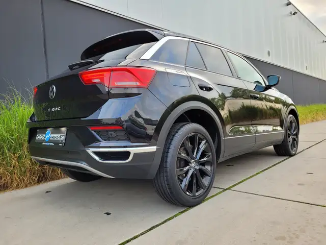 Volkswagen T-Roc view 3