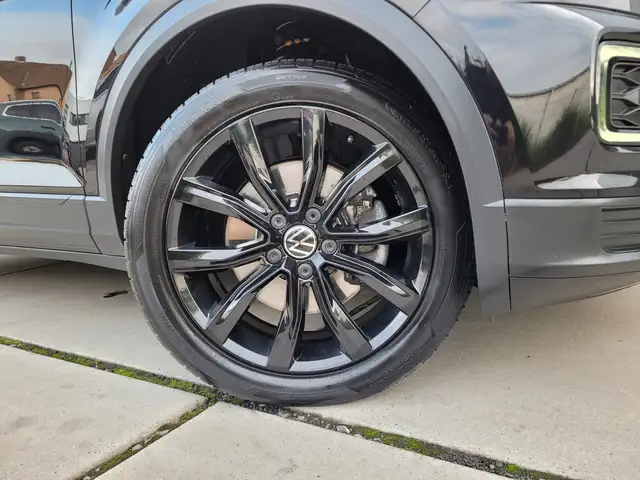 Volkswagen T-Roc view 8