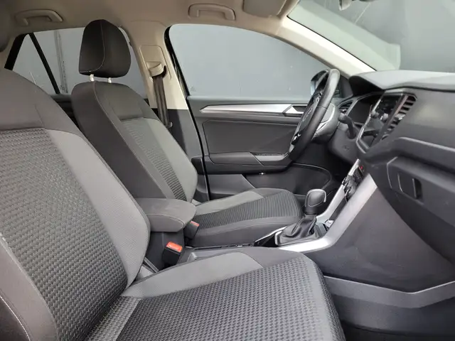 Volkswagen T-Roc view 10