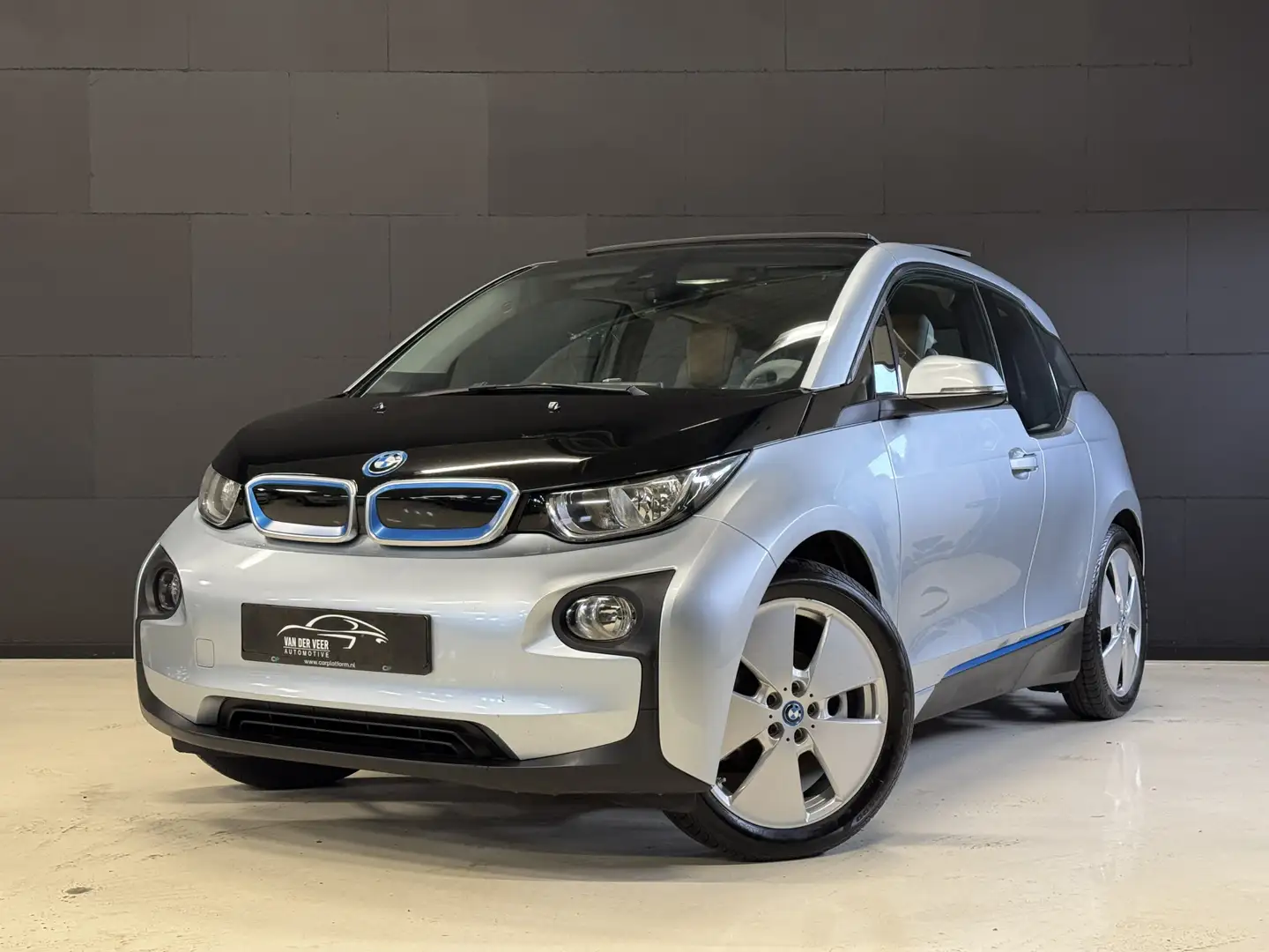 BMW i3 Basis Comfort 22 kWh | Panoramadak | Adaptive crui Grijs - 1
