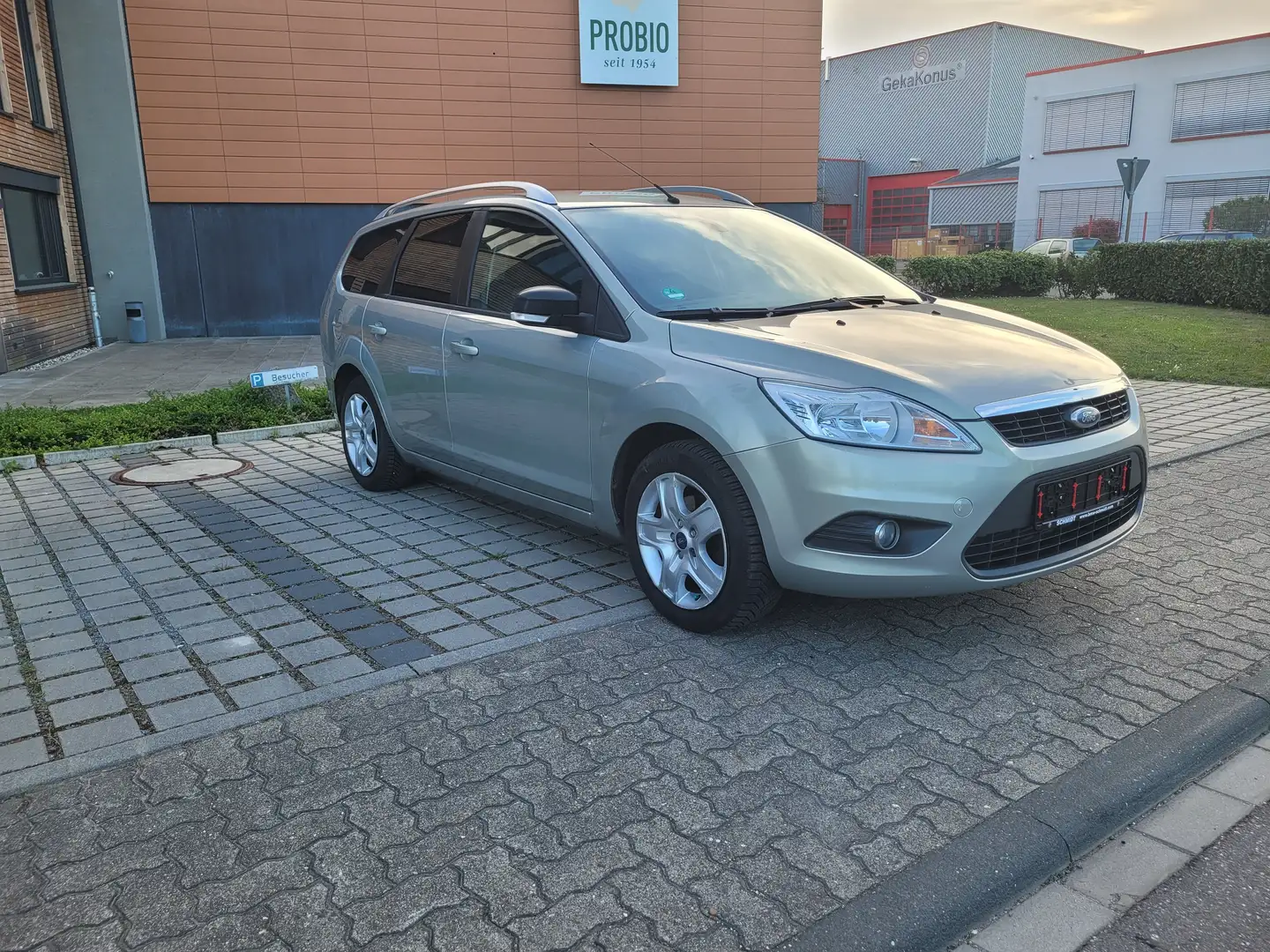 Ford Focus Style 1,6 Ltr. - 80 kW TCD-Klima-Navi Gris - 1