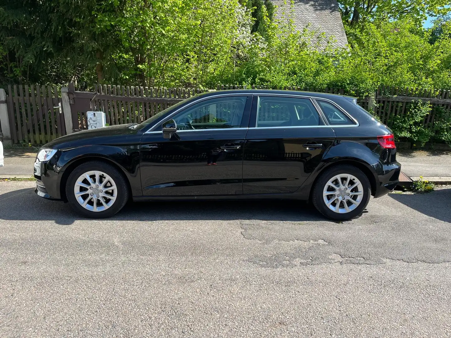 Audi A3 1.4 TFSI S tronic Attraction Sportback Černá - 2