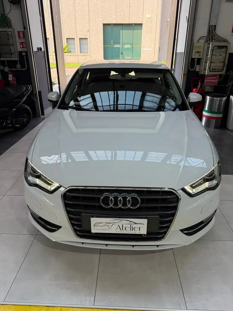 Audi A3 A3 1.6 tdi ultra Attraction E6 Blanc - 2