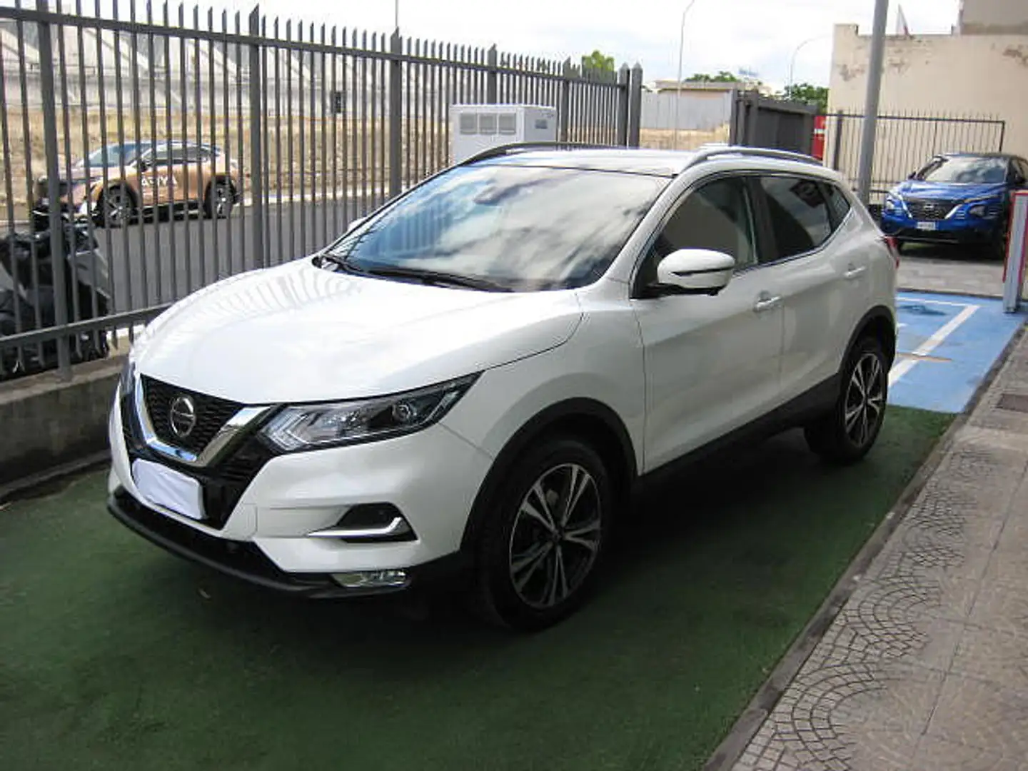 Nissan Qashqai 2ª serie 1.5 dCi 115 CV DCT N-Connecta Bianco - 2