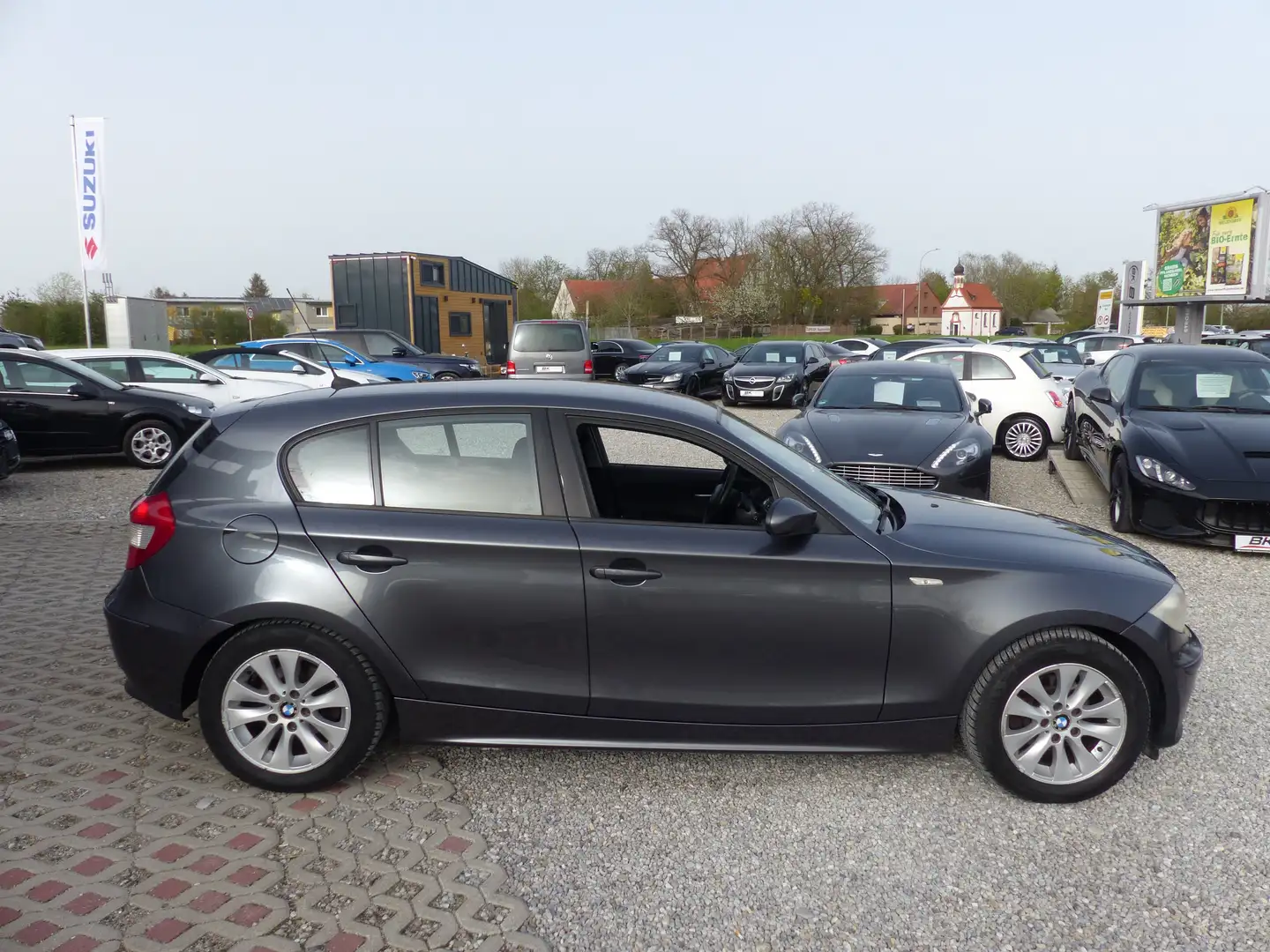 BMW 118 d Einparkhilfe Alufelgen Klimaanlage Tempomat AUX Grijs - 2