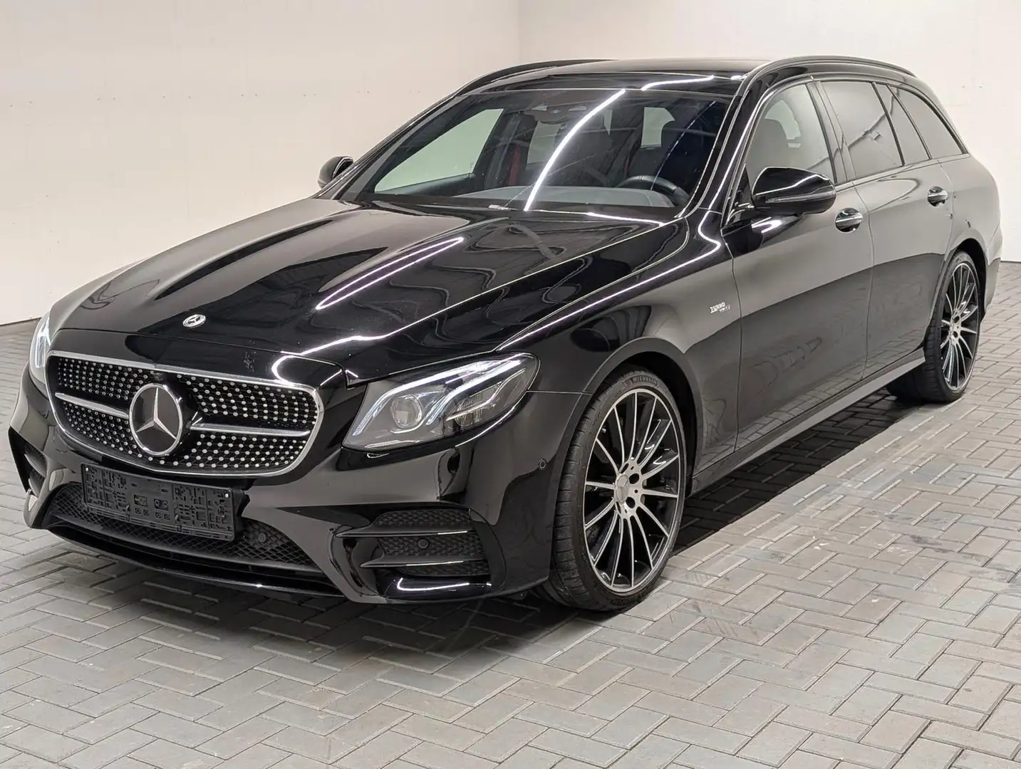 Mercedes-Benz E 53 AMG T 4Matic+ DAB/4xSHZ/360°/AHK/Carplay Schwarz - 1